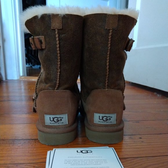 UGG Dylyn Boot - Like New - Picture 7 of 9